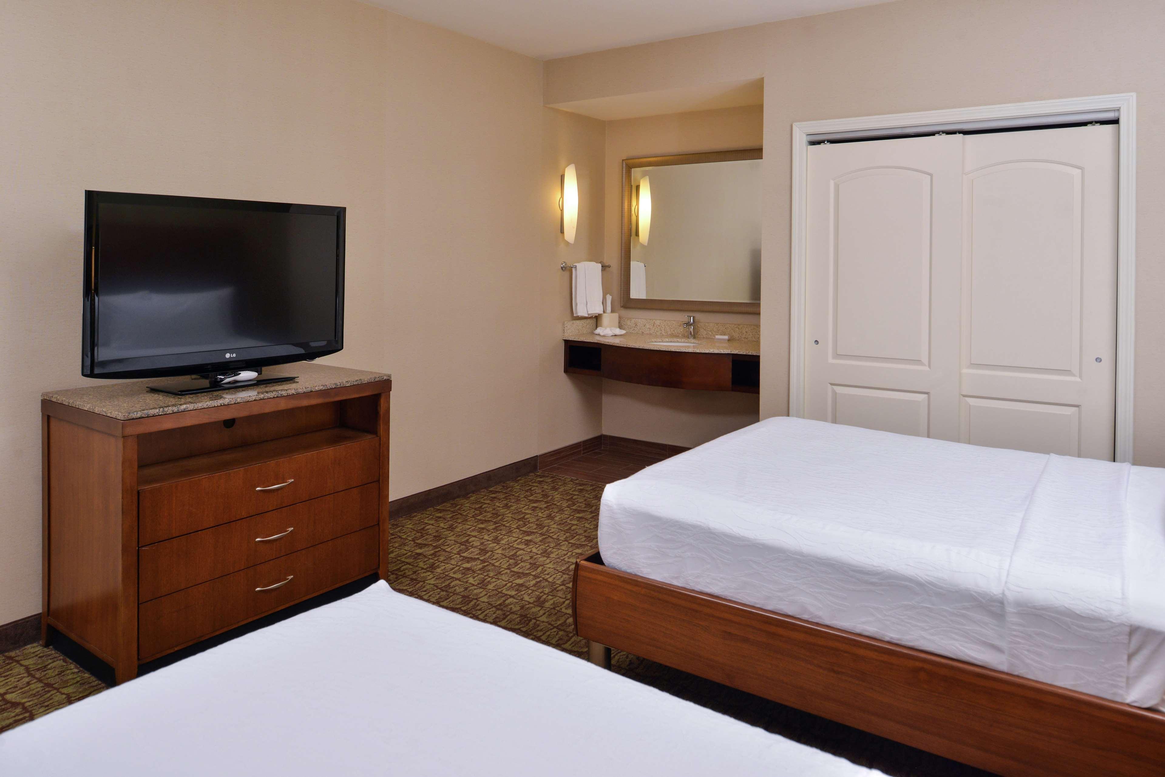 Hilton Garden Inn Boise Spectrum Exterior photo